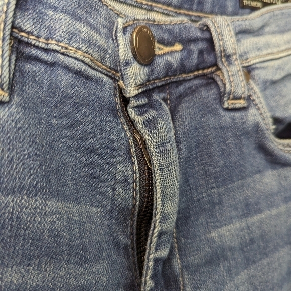 Blank NYC Distressed Straight Leg Jeans Women’s Size 26 Dark Wash Mid Rise - Picture 7 of 9